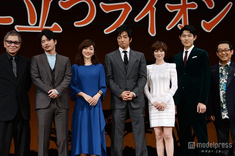 （左から）三池崇史監督、萩原聖人、石原さとみ、大沢たかお、真木よう子、鈴木亮平、さだまさし