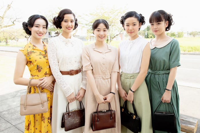 (左から)中田クルミ、山崎紘菜、広瀬すず、藤野涼子、伊原六花(C)テレビ朝日