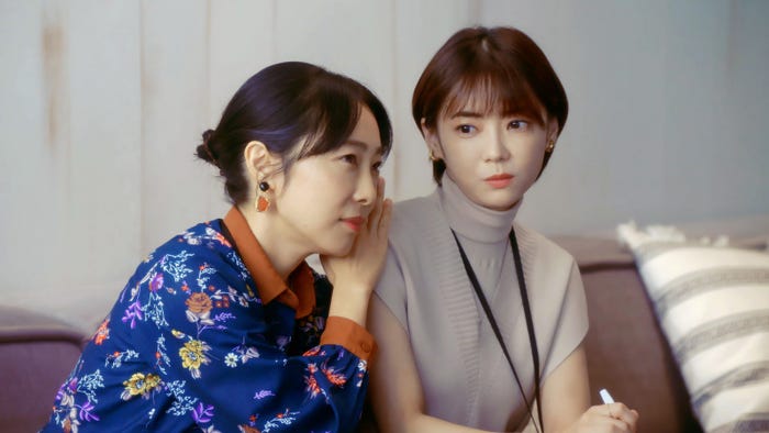 山田真歩、倉科カナ(C)「隣の男はよく食べる」製作委員会