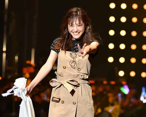 佐藤ありさ、結婚後初ランウェイで“愛されスマイル”全開 幸せオーラ振りまく<TGC2016 A/W>
