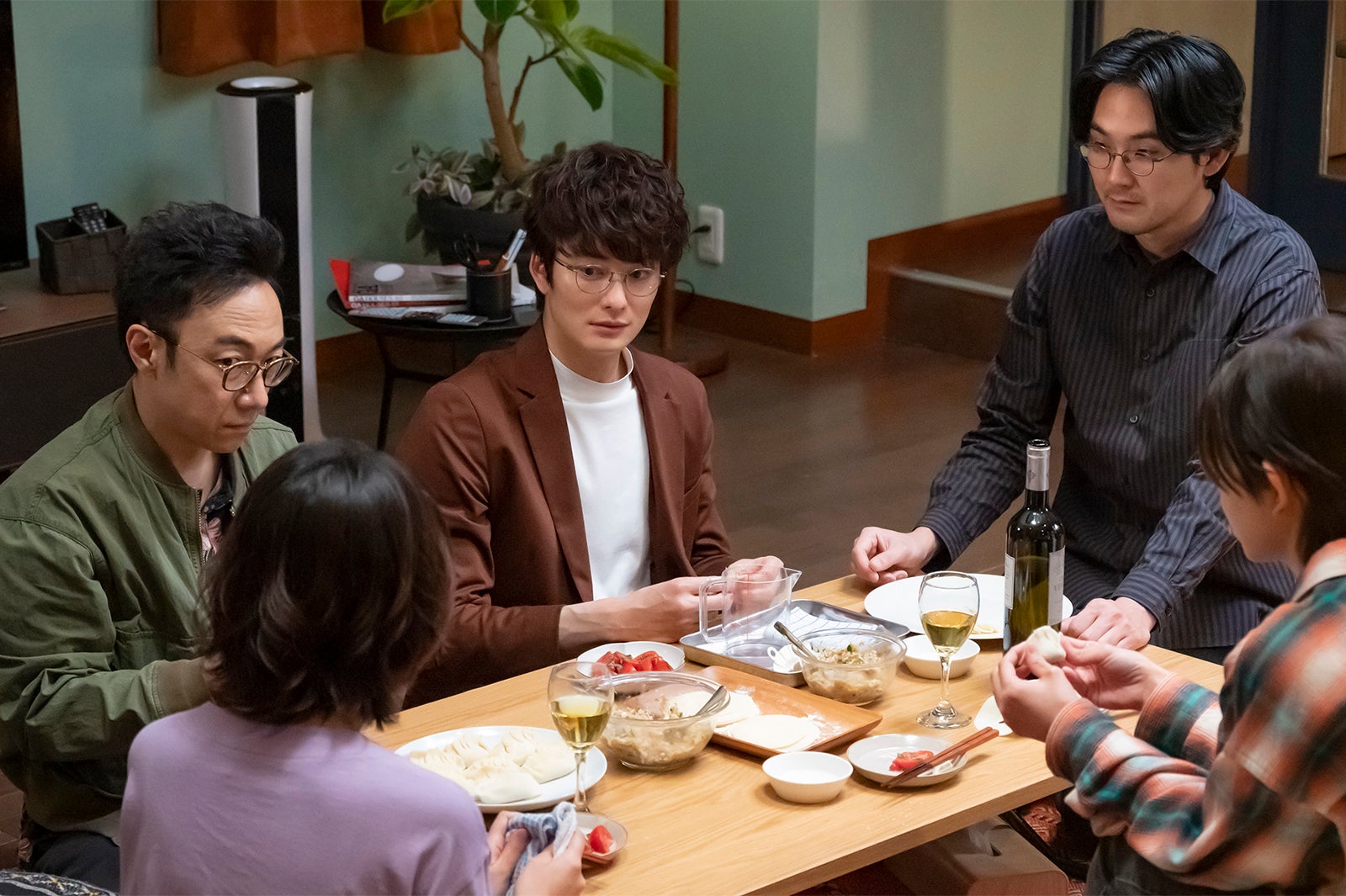 角田晃広、岡田将生、松田龍平「大豆田とわ子と三人の元夫」第6話より（C）カンテレ、フジテレビ