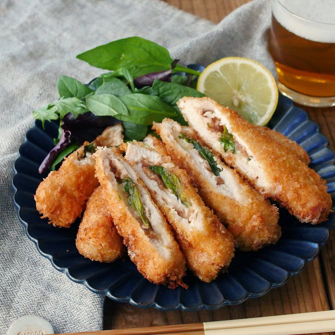 揚げ物の定番。ささみの梅肉カツ