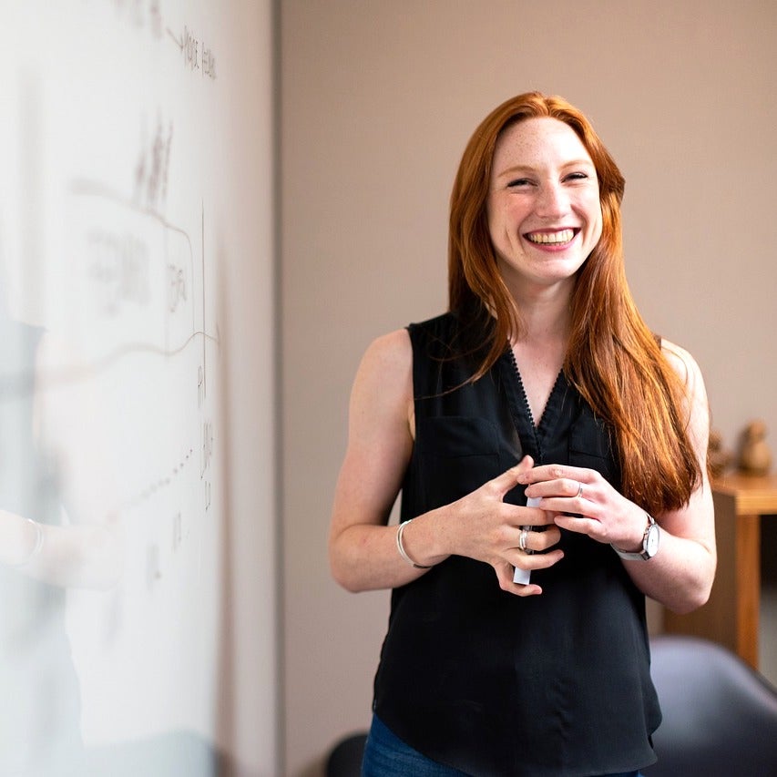 水瓶座o型女性の特徴や性格って 人間関係や恋愛における行動パターンを分析 モデルプレス