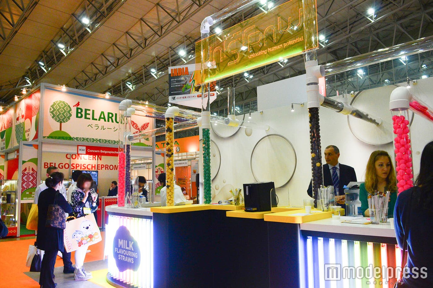 ミラクルストローシッパーブース(C)モデルプレス