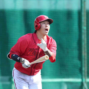 広島・小園 いきなり侍の貫禄弾 今季初シートで右翼ポール直撃に拍手喝采 “非常事態”想定し一塁守備も