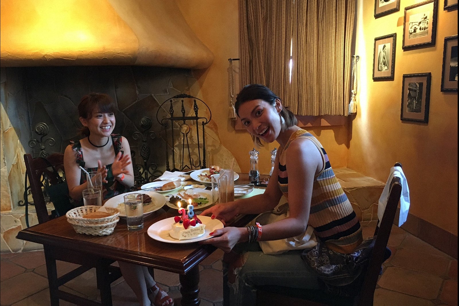 大島優子＆秋元才加、大阪で2人旅　貴重なパジャマ姿や日記も初公開／画像提供：TBS