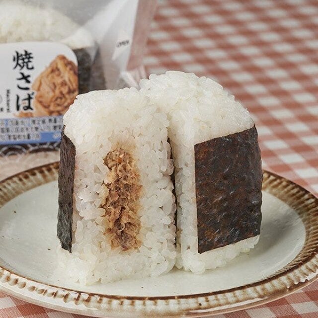 ファミマのサーモン三昧丼が再販 ファミリーマートの直巻