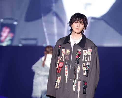 FANTASTICS八木勇征、サプライズでソロランウェイ登場 ファンサ&舌ペロで沸かす<TGC しずおか 2024>