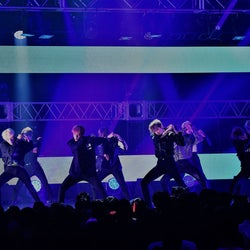 イケメンすぎる次世代K-POPグループ・THE BOYZに会場興奮 日本語&英語MCもスマートにキメる<MTV VMAJ 2019 -THE LIVE->