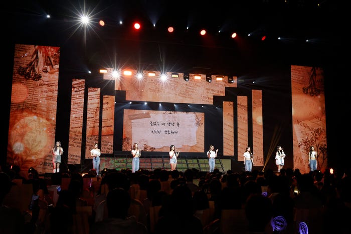 fromis_9「2022 fromis_9 concert<LOVE FROM.>IN JAPAN」より(P)&(C)PLEDIS Entertainment