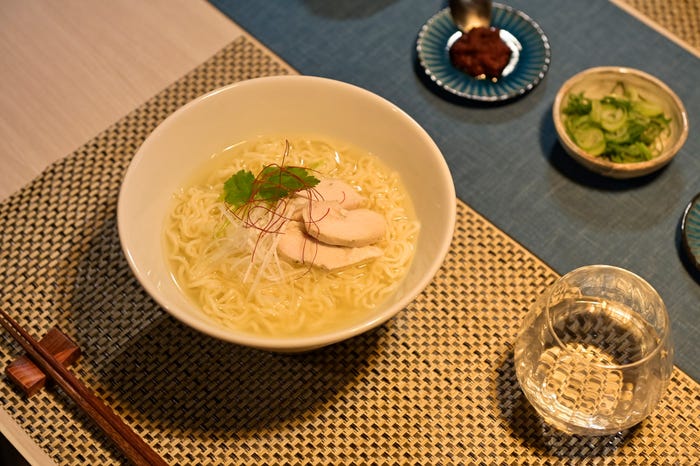 黒沢優一(町田啓太)が作った手料理(C)豊田悠/SQUARE ENIX・「チェリまほ THE MOVIE」製作委員会