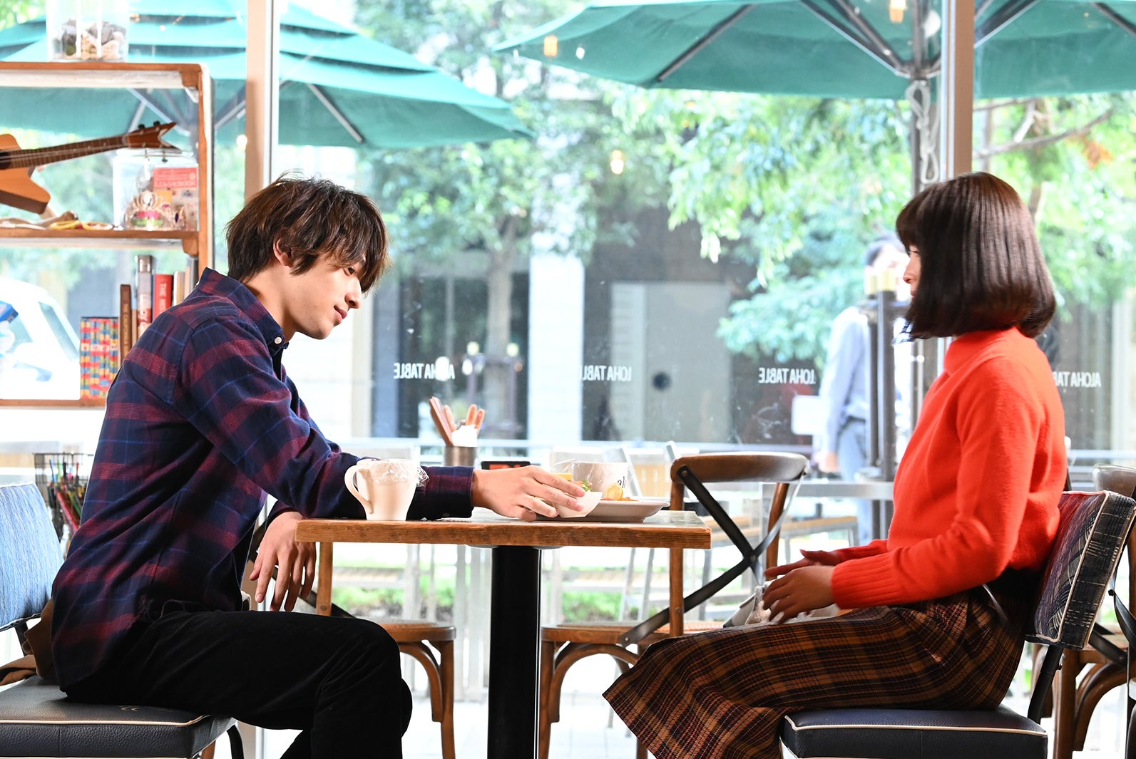 横浜流星、清野菜名「シロでもクロでもない世界で、パンダは笑う。」第2話場面写真（C）日本テレビ