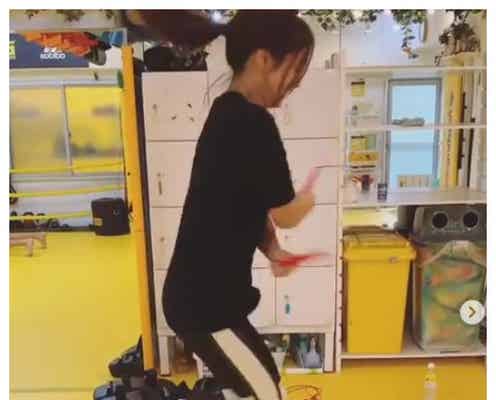 谷まりあ、縄跳びトレーニング動画公開「運動神経良い」「超上手」 “仲良し”新木優子も絶賛