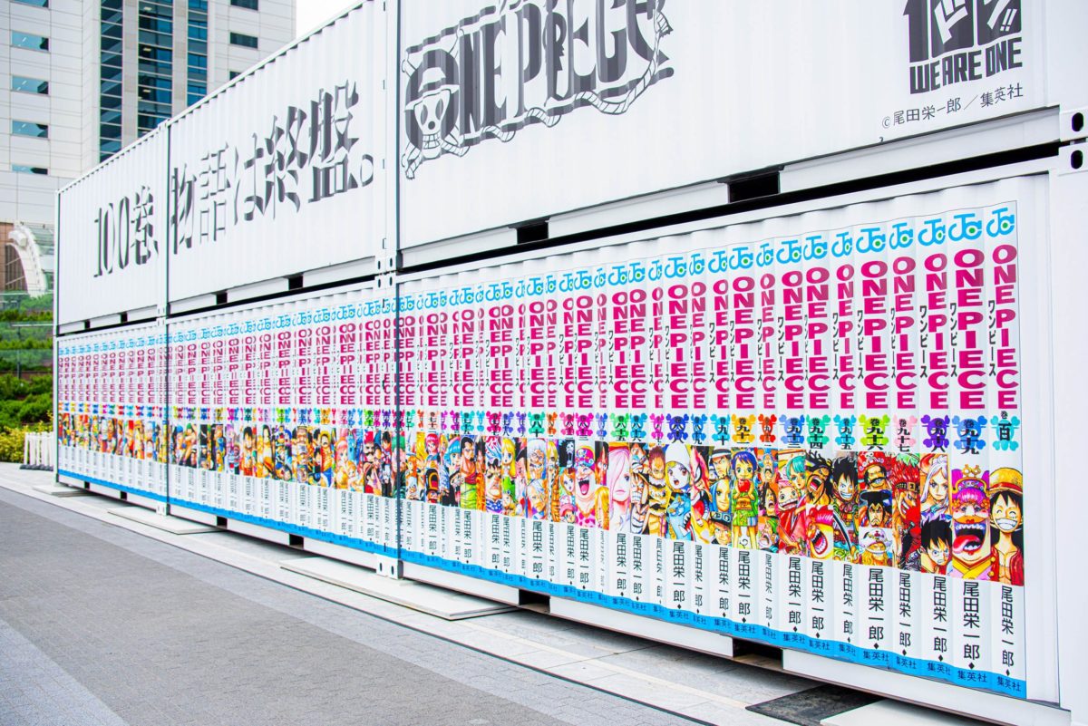 川沿いに突如出現した巨大な One Piece 本棚が話題 立ち読み可能ブースも モデルプレス