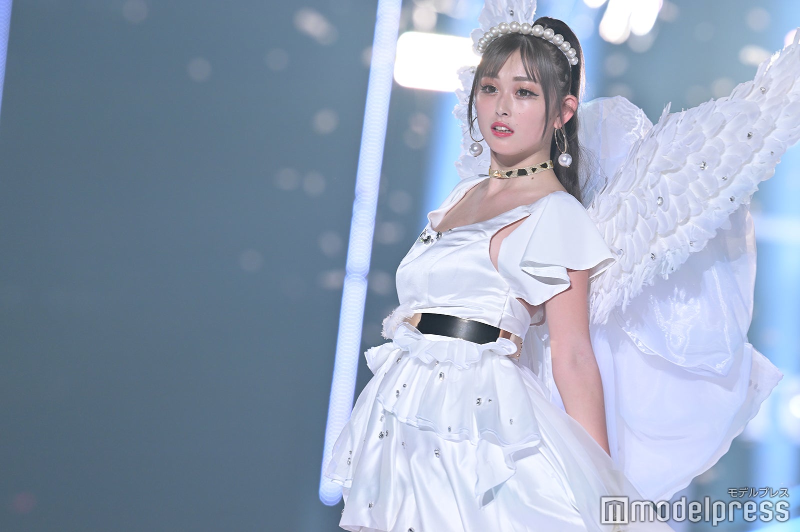 ゆうちゃみ、ステージ上でバースデーサプライズ シャンパン贈られる＜TGC2023A／W＞