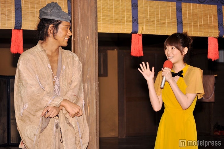 大河ドラマ主演バトンタッチセレモニーを行った松山ケンイチ、上野樹里