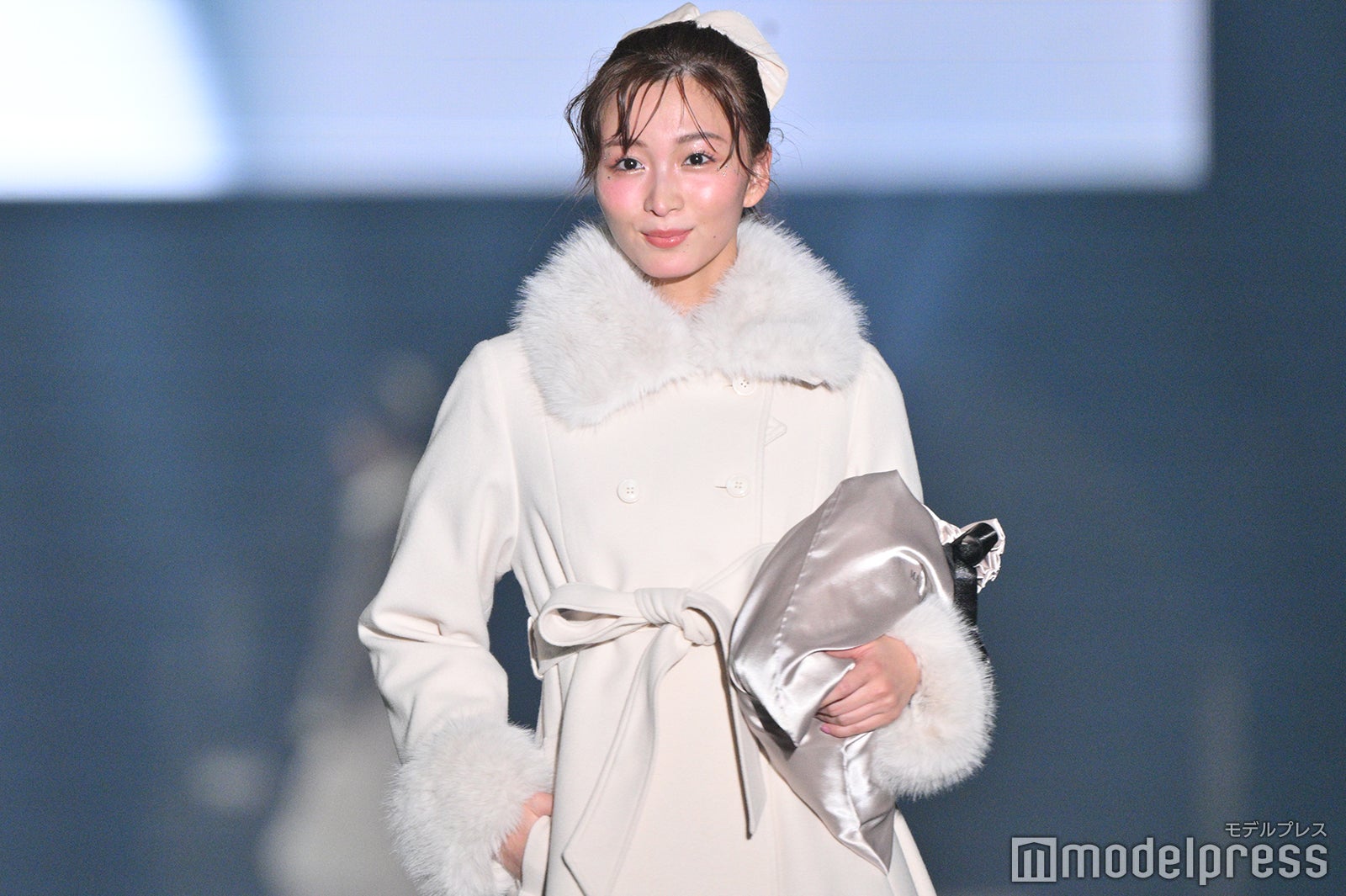 イメチェン前の岡崎紗絵（C）モデルプレス