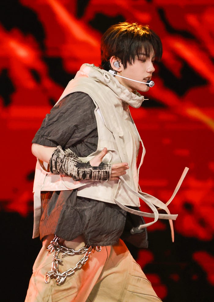 CLOSE YOUR EYES(C)HLL ALL RIGHT RESERVED