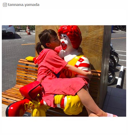 山田菜々、ハグ＆キスの“スキャンダル写真”公開に反響「まだだめかな？」