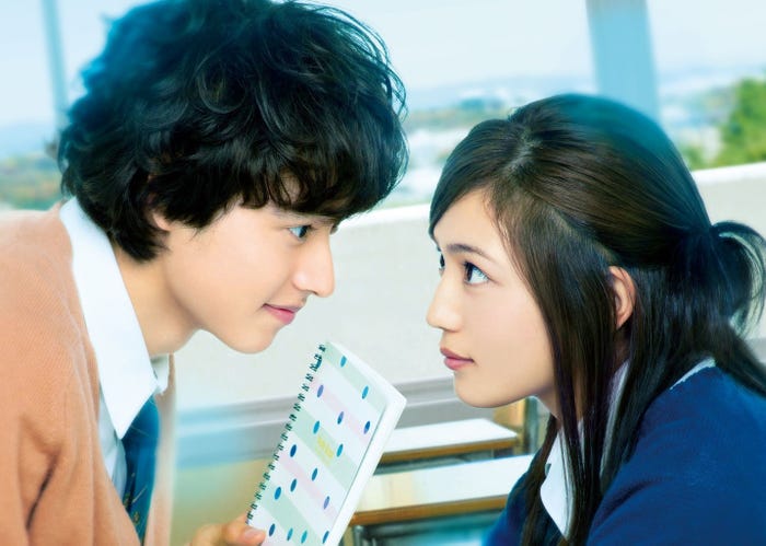 川口春奈&山崎賢人(C)2017 葉月抹茶/スクウェアエニックス・映画「一週間フレンズ。」製作委員会