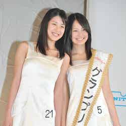 「第13回全日本国民的美少女コンテスト」でグランプリに輝いた（左から）小澤奈々花さん（13）、吉本実憂さん（15）