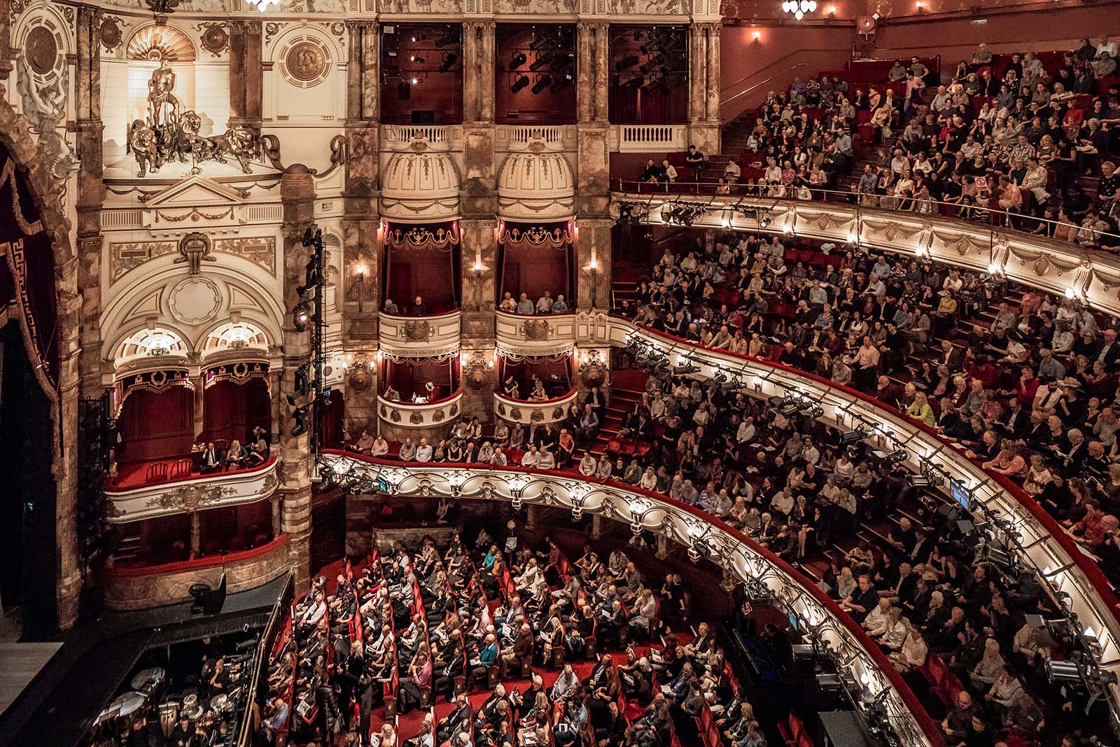 ロンドン・コロシアム／撮影者：Guy de Laubier