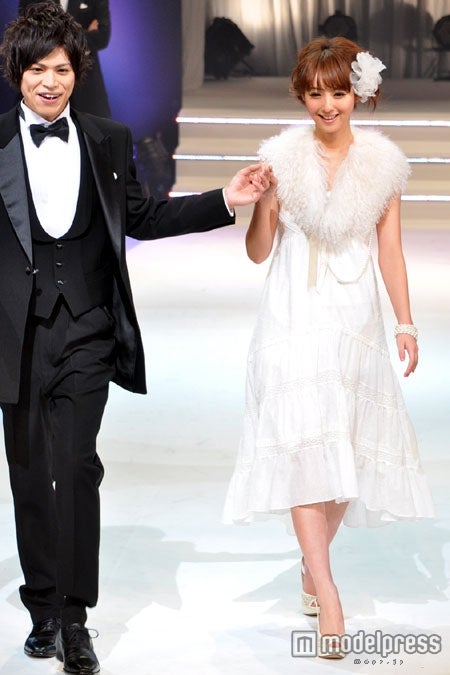 （写真左から）山本裕典、佐々木希