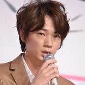 綾野剛 最大のタイプかもしれない 恋愛観を明かす モデルプレス 綾野剛 最大のタイプかもしれない 恋愛観を明かす モデルプレス