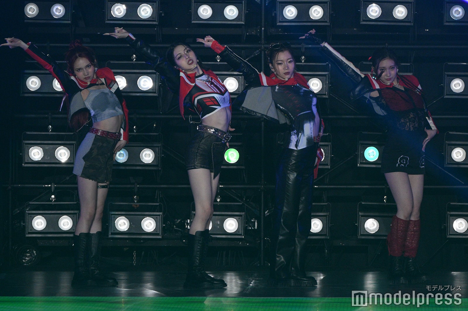 IS:SUE（C）モデルプレス