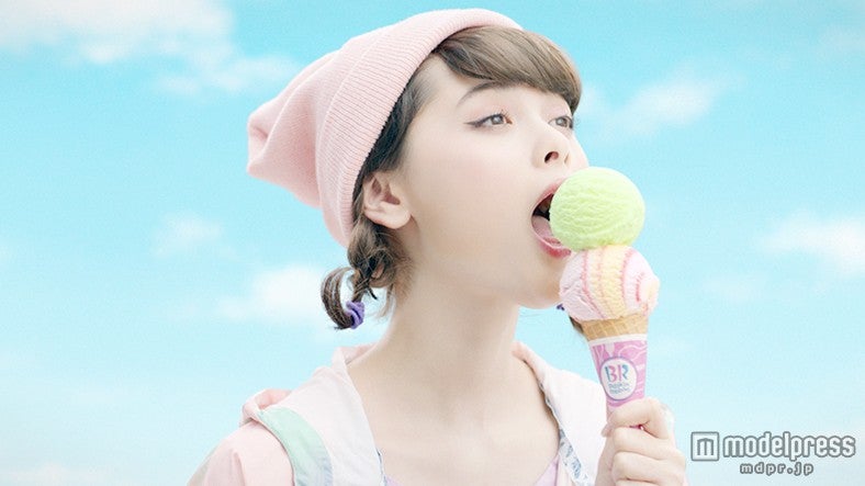 玉城ティナ、キュートでカラフルな“七変化”