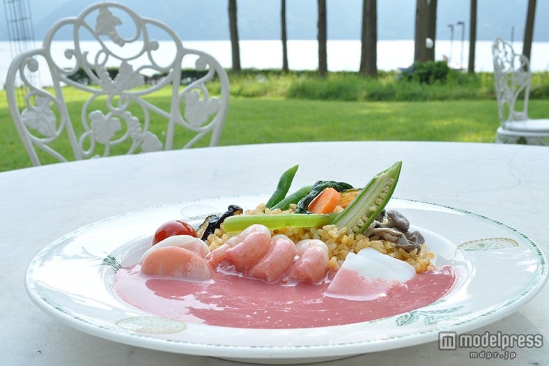 恋愛成就に効く”ピンクカレー”／画像提供：ザ・プリンス箱根芦ノ湖