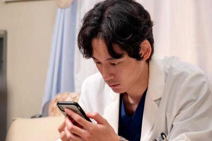 坂口健太郎 (C)NHK