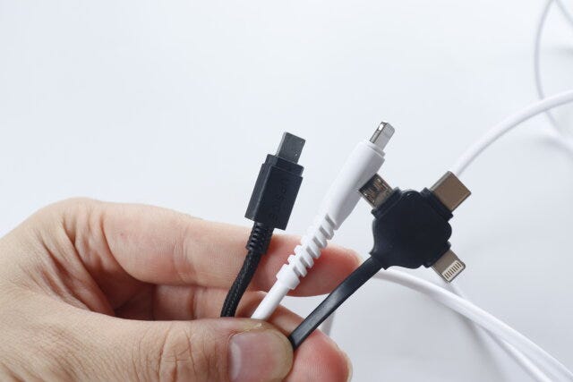 100均　ダイソー　充電・通信用