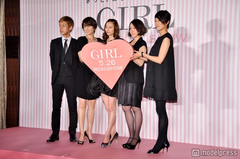 映画「GIRL」完成報告パーティーに登場した（写真左から）深川栄洋監督、吉瀬美智子、香里奈、麻生久美子、板谷由夏