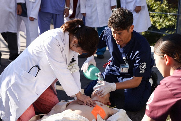 芳根京子、佐藤隆太「まどか26歳、研修医やってます!」第1話(C)TBS