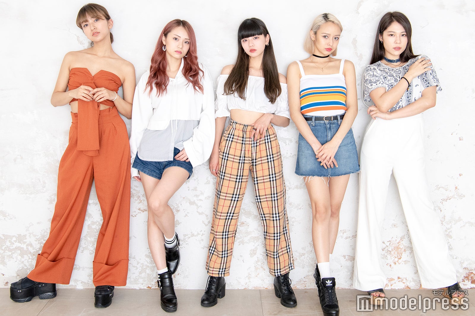 Def Will（左から）REI、AYANO、HINA、LETY、MONNA（C）モデルプレス