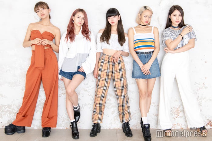 Def Will(左から)REI、AYANO、HINA、LETY、MONNA(C)モデルプレス
