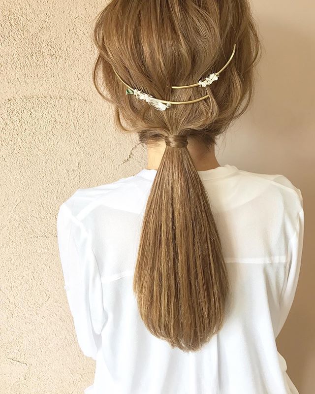 ストレートヘアの一つ結びアレンジ12選 巻かないでもおしゃれにキマる モデルプレス