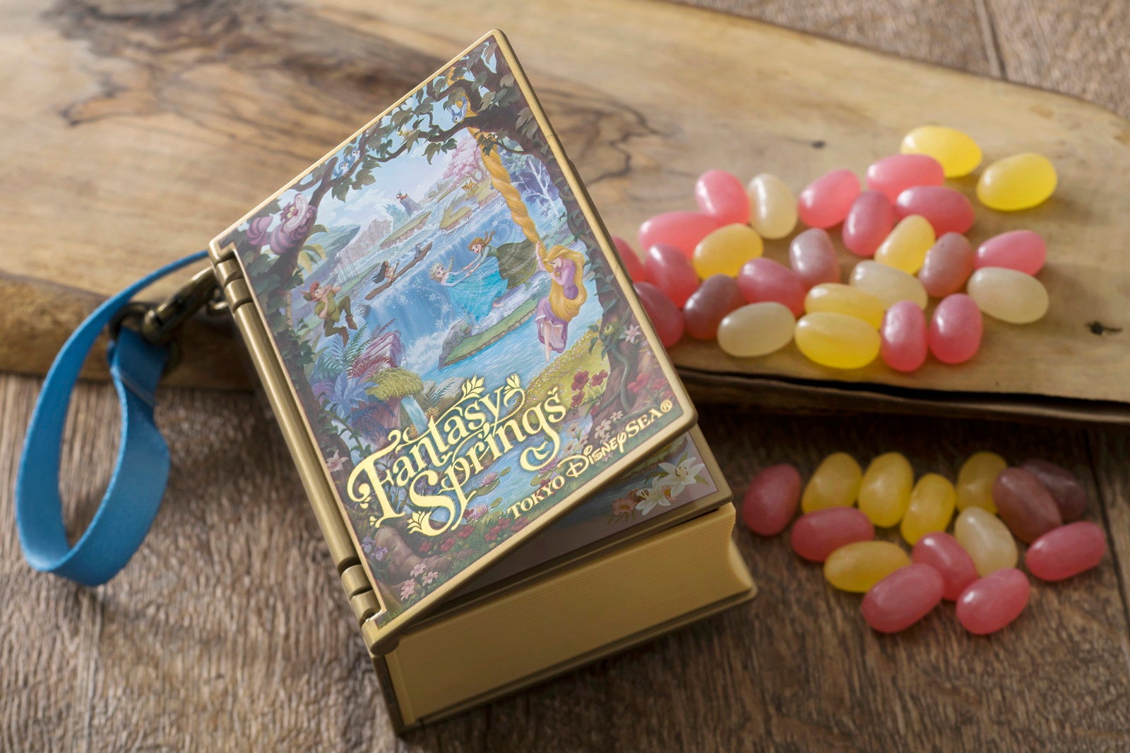 グミキャンディー、ミニスナックケース付き¥1,200（C）Disney