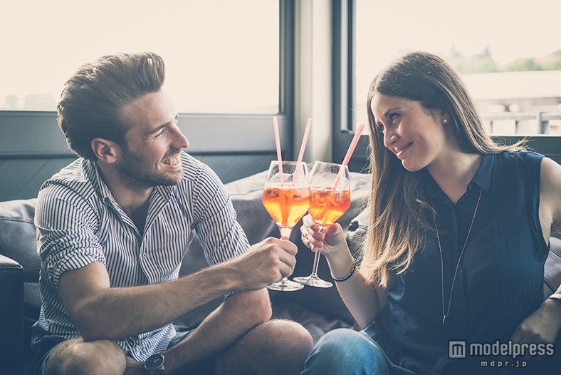 「男子みんな、ちゅうもく～！」合コンで男性陣の視線を釘付けにするテク5選　