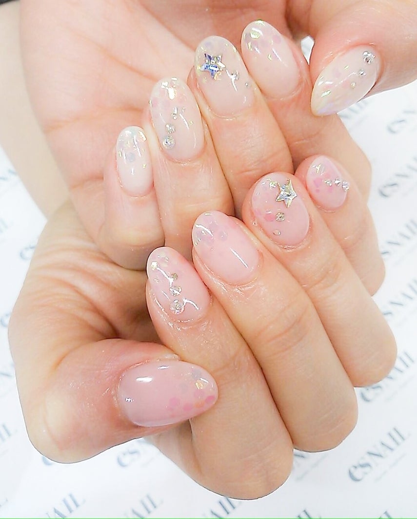 淡めのホロでロマンチックに（画像提供：esNAIL）