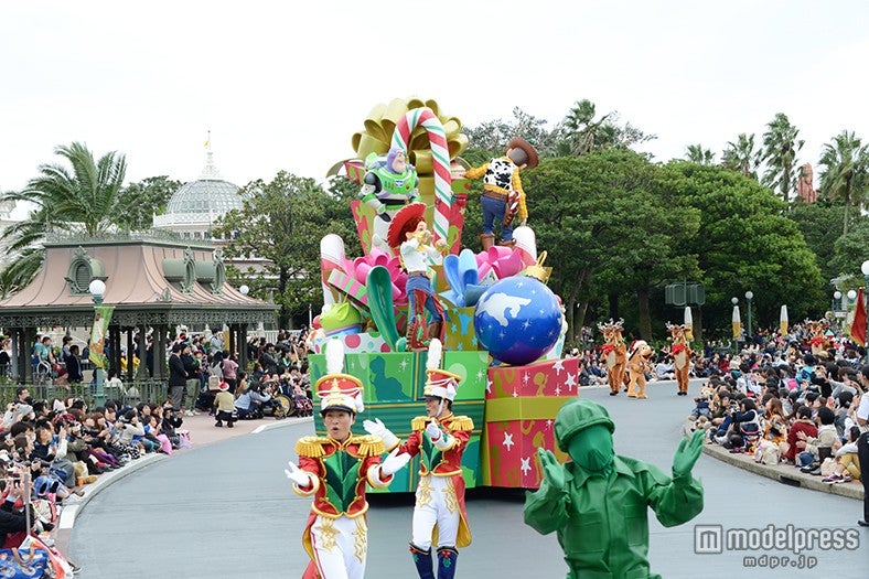 パレード「ディズニー・クリスマス・ストーリーズ」