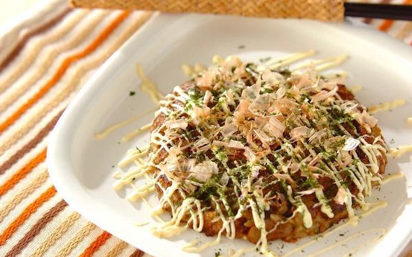 リピート確実、モッチリ食感のカレーお好み焼き風