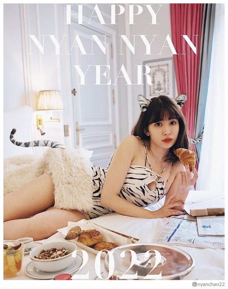 小嶋陽菜、SEXYホワイトタイガー姿で美デコルテ披露“正月恒例”干支コスプレに「新年から可愛い」「最強」の声