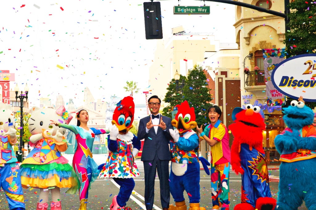 【USJ】開業25周年！過去最多のクルーがお祝いするグリーティングに加え、開業当時を振り返るギャラリーも登場