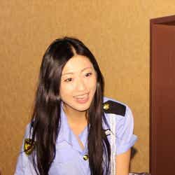 ロバート・デ・ニーロの仮面を被った男性3人が組んだ騎馬に担がれて登場した壇蜜