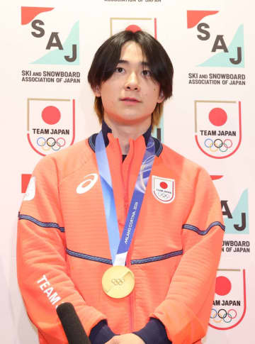 スノボHP金メダルの戸塚優斗も「エコノミー帰国」だった→スタジオ「えぇ～っ？！」衝撃 メダルラッシュのスノボ勢はエコノミー