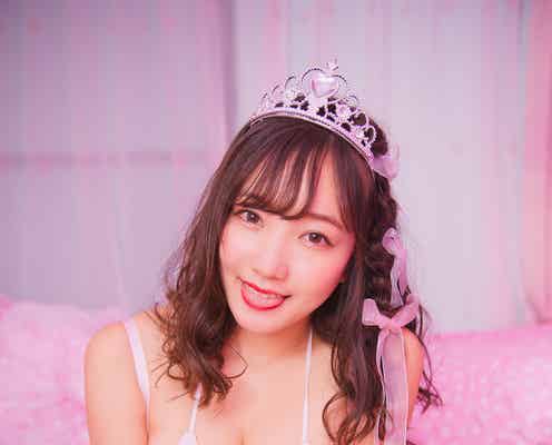 “プロフェッショナルロリ巨乳”京佳、圧巻バストのランジェリー姿 「GIRLS graph.」誌面カット公開