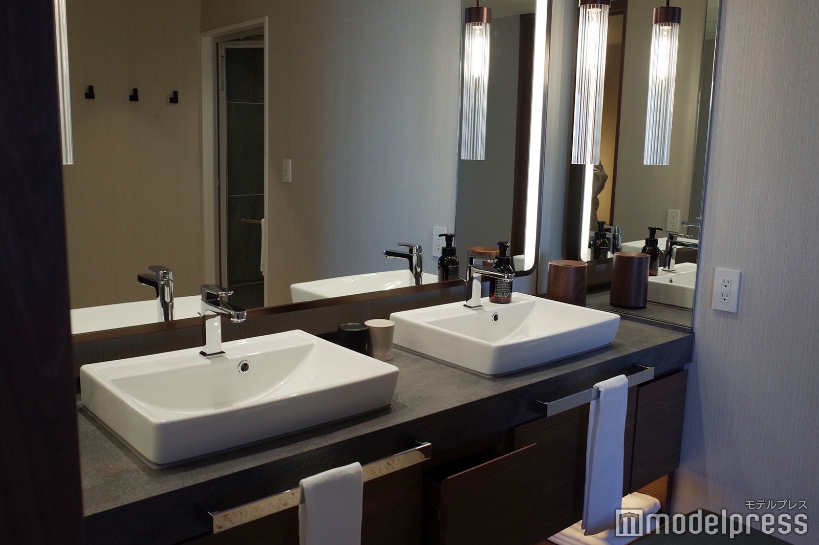 スイートルーム（C）モデルプレス