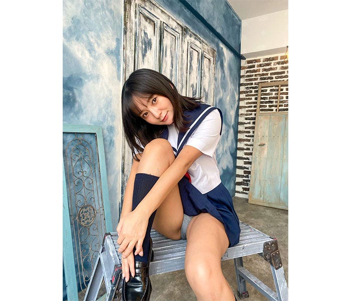 セーラー服 座りパンチラ 西永彩奈、フォロワー91000人で感謝のセーラー服パンチラ公開! - モデルプレス